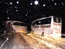 2 otobüs çarpıştı: 21 yaralı